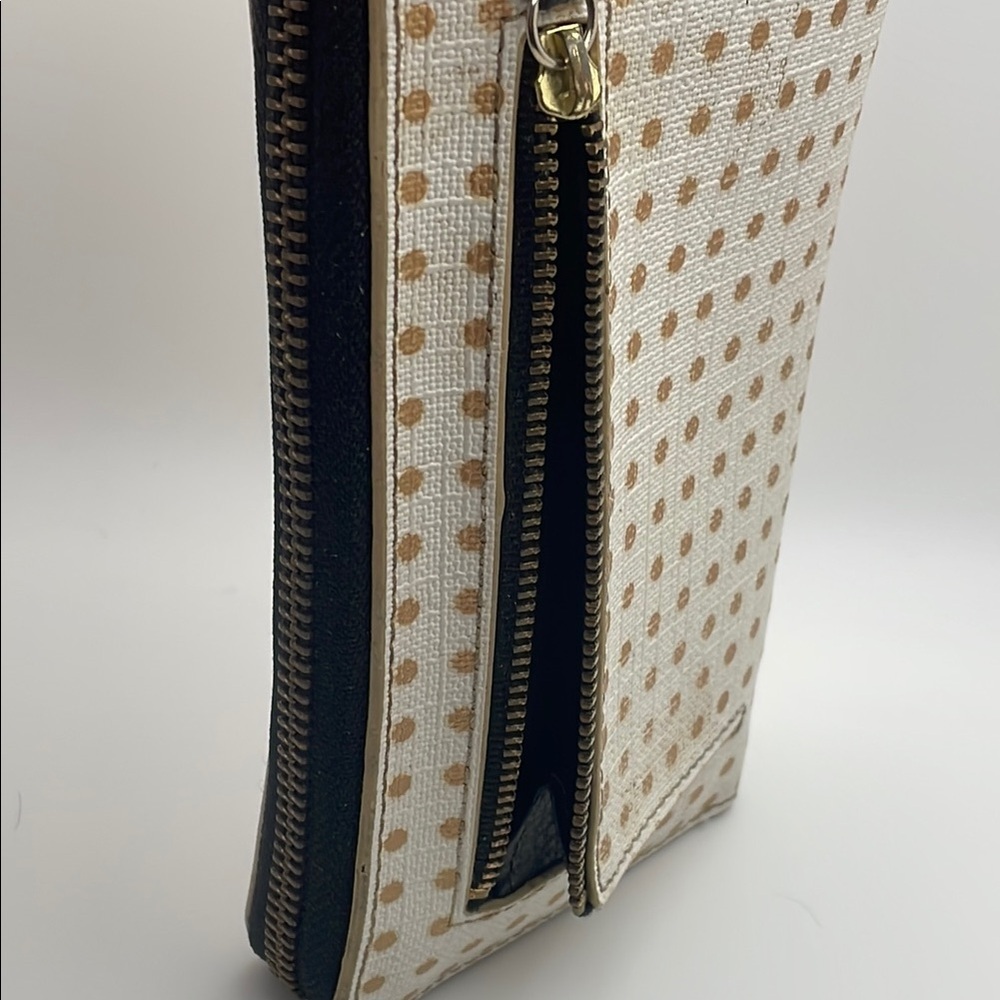 Fossil Cream and Brown Continental Wallet with Zip-Around Closure - Picture 3 of 5